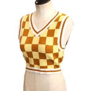 Womens Urban Outfitters checkered cropped sweater tank size Medium.